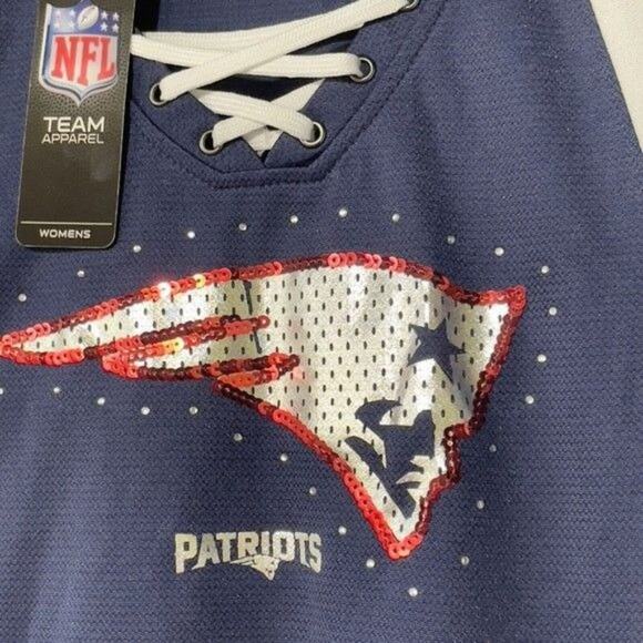 Majestic NFL Womens New England Patriots Football V-Neck Small Flaw NWT โฆ - Picture 3 of 13